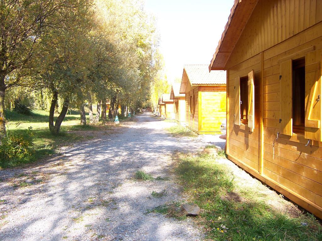 Camping La Motte Flottante La Freissinouse Extérieur photo