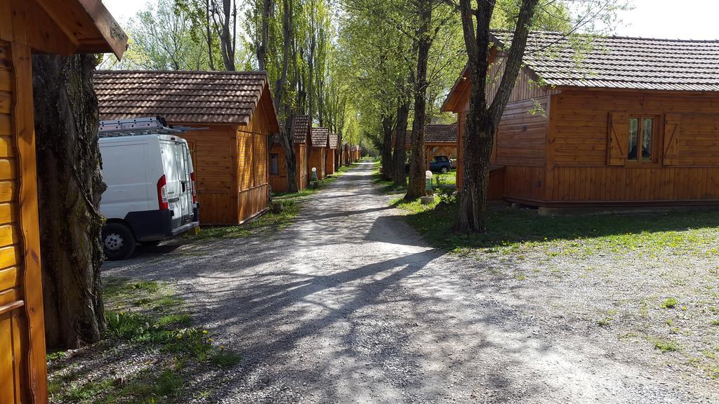 Camping La Motte Flottante La Freissinouse Extérieur photo
